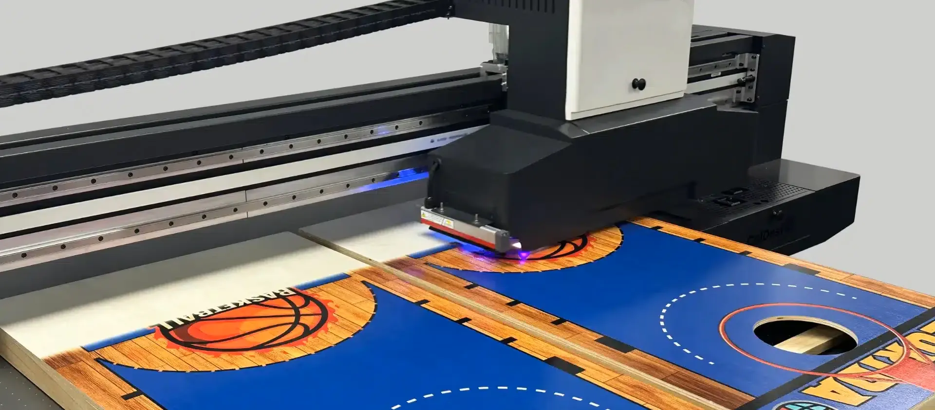 UV tisk barvne grafike neposredno na leseno površino